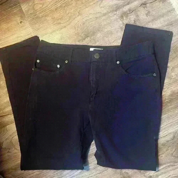 Eric black ladies capri jeans Size 8. Very good condition. No flaws - Picture 2 of 4